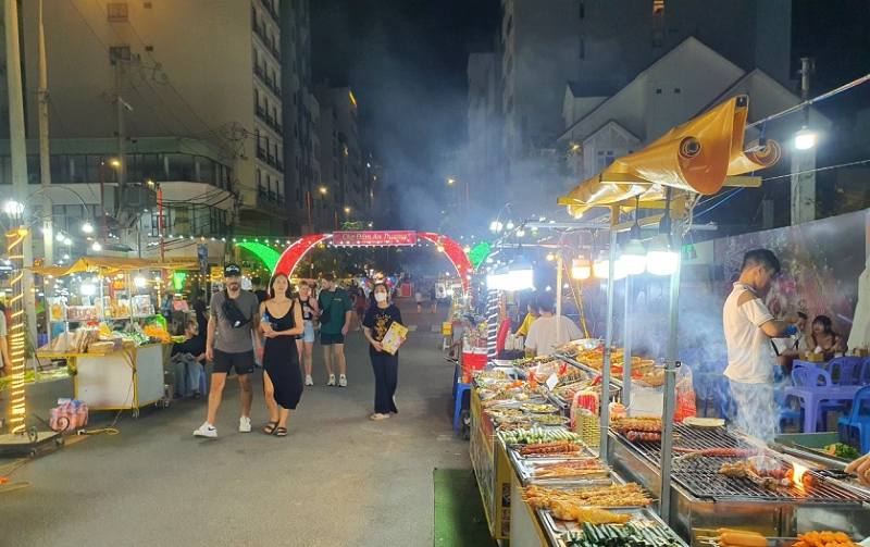 an thuong night market