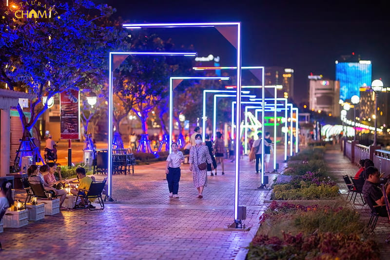 bach dang walking street da nang